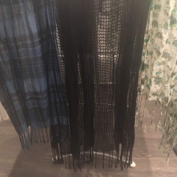 3 scarves - Picture 5 of 5